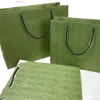 Nieuwe designerstijl populaire groene cadeaubas groot formaat papieren luxe verpakking tassen7767593