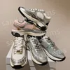 Z pudełkowym pasją 23C Sneakers Buty dla kobiet mężczyzn trener Złota Srebrna Rozmiar 35-45 cekiny Połączone płaskie biegacz odbijający materiał zamszowy Low koronki do biegania buty do biegania