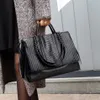 Nouveautés Top qualité 100% sacs de messager en cuir de vache mode motif crocodile une épaule personnalité portable grande capacité 233e