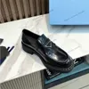 Mocassini firmati da donna di moda Sciolti Primavera Autunno scarpe eleganti in pelle di design di lusso Triangolo distintivo Scarpe da festa di lusso Scatola LACCI singola da donna