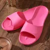 Deslizadores de borracha lisos para sandálias do deslizador da piscina do banho da casa das senhoras das mulheres roxo