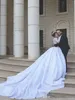 Eleganckie suknie ślubne Ballgown Ballgown Długie rękawy z zapalonym dekoltem przyciski tylne Kaplica Koronka Aplikacja Suknia ślubna B36