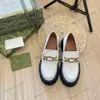 Metallschnalle Leder Damen Loafer 2023 Designer Frühjahr/Sommer neue Alphabet Damenschuhe dicke Sohle Vintage hochwertige Abendschuhe AA