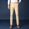 Czarne spodnie męskie spodnie w kratę sprężyste i jesienne Slim Pants Men Szare Stripe Sfers 2838 Pantalones Hombre 240220