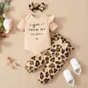 Kleidung Sets 3 stücke Mit Stirnband Baby Kleidung Set Infant Bequeme Brief Leopard Print Outfit Für Mädchen Po Prop Elastische strampler Hosen Geschenk