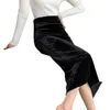 Jupes 2024 élégant velours noir longues femmes automne hiver taille haute mode coréenne vêtements bureau dames moulante jupe mi-longue