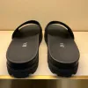 Sliders Rubber Flat Slide Outdoor Sports Mobas Womans Luxury Slipper Designer Men Shoe Beach Summer Mule Boad Box Sandal Walk Travel Travel Casual Chores Sexy Sunny Sandale