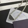 Symbole Designer Halskette Dreieck Anhänger Halsketten für Frauen HipHop Silber Farbe Damen lieben trendige Männer Emaille coole Straße Luxus Halsketten hübsch ZB011 B4
