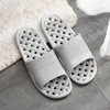 Delikler Flats Terlik Erkekler İçin Kauçuk Sandalet Yaz Plajı Banyo Havuzu Su Ayakkabıları