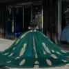 Siyahımsı yeşil quinceanera elbiseleri omuz kapalı 16 kız için altın aplikler boncuk tull prenses balo elbiseleri doğum günü vestidos de