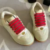 Дизайнерские роскошные теннисные туфли женские тренеры женские кроссовки красные голубые веб -полосы повседневная обувь.