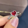 Cluster Ringen Eenvoudige Klassieke Zilveren Kleur Hart Engagement Voor Vrouwen Wit Rood CZ Steen Inlay Mode-sieraden Bruiloft Cadeau