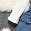 Vestidos de menina PatPat 2pcs criança de manga comprida com nervuras camiseta branca e design de botão conjunto de vestido jeans com cinto