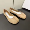 Scarpe tabi a punta divisa in vera pelle M6 ad alta definizione ad alta definizione scarpe a ferro di cavallo e piede di maiale scarpe casual da balletto in pelle di pecora con fondo piatto per donna