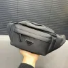 Bolsa de cintura de nylon para homens, bolsa de cintura versátil para uso ao ar livre, bolsa de cintura unissex com design triangular