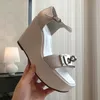 Summer Designer Brand Sandal High Heel Shoes äkta läderkvinnor kil sandaler mode kelly kilar sexiga damer chunky klackar ankel remsandaler toppkvalitet