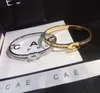 Braccialetti di design Braccialetti con ciondoli di lusso Gioielli da donna con lettere Bracciale in acciaio inossidabile placcato oro 18 carati Regalo per gli amanti della moda