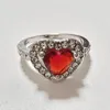 Cluster Ringen Eenvoudige Klassieke Zilveren Kleur Hart Engagement Voor Vrouwen Wit Rood CZ Steen Inlay Mode-sieraden Bruiloft Cadeau