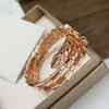 Bracciale rigido con ciondolo di design in scala serpentina per donna con diamanti Placcato in oro 18K riproduzioni ufficiali stile classico di lusso Mai sbiadire regalo di anniversario 020