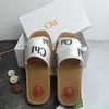 Designer-Sandalen Woody Damen-Sommer-Outgoing-Vielseitiger Urlaubs-Komfort-Buchstaben-gestickte Hausschuhe mit flachem Boden, Outdoor-Trend