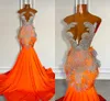 Orange ajusté sirène longue robe de bal 2024 Sheer O cou argent enlai de perle africain filles noires satin plumes de luxe de luxe soirée gala robes BC18253