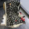 Halsdukar designer varumärke vinter halsduk kvinnor varm kashmir sjal inslag tjock pashmina filt leopard tryck bufandas kvinnlig foulard233e