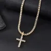 Halsband Herrkvinnor Hip Hop Cross 4mm Zircon Tennis Chain Cold, Delicate Bling Fashion, Creative Necklace bleknar inte och är fulla av lyxig zirkonhalsband