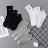 Мужские носки Модные женские мужские носки Высококачественные дышащие хлопковые носки с надписью для бега по баскетболу, футболу, спортивные носки с вышивкой, спортивные носки с подарочной коробкой