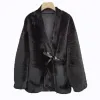 Pelliccia 2023 Nuovo cappotto di pelliccia integrato in pelliccia di visone per le donne Scollo a V con lacci in vita per mostrare un cappotto sottile e caldo