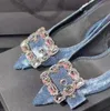 Sommarkristall-utmärkt denim Sandal stor knapp Cleo Rhinestone Dekorativ 6cm kattunge häl klänningskor lyx spänne kvinnor tillbaka remmar kvällskor med