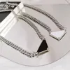 Triangle Tag Colliers de créateurs plaqués argent Designers pour adolescentes Tendance Tiktok Moderne Hip Hop Émail Pendentif Chaînes Bijoux Collier de luxe pour hommes ZB011 B4