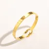 18k Gold Plated Luxury Fashion Letter Designer Kvinnor Bangle Men Simple Armband Varumärke Brev Smycken Tillbehör Högkvalitativ gåva 18Style