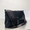 Dizüstü bilgisayar çantası çanta çanta erkek tasarımcı çantaları çapraz omuz çantası büyük bilgisayar evrak çantaları totes siyah üçgen naylon canva258z