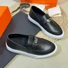 Alta qualidade fivela de metal designer casal vestido sapatos marca francesa moda novos amantes mocassins clássico sinal de transporte 10a couro namorados sapatos casuais tênis