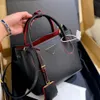 Bolso para mujer 7A Top Totes Bolso de hombro Bolsos de diseñador Crossbody Moda Triángulo invertido Bolsos clásicos Lady Purse255Z