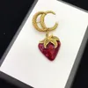 Famous design 18K Gold Plated Home Strawberry Pendant Brooch Women's geometric pearl suit pin Fashion jewelry Decorative accessories