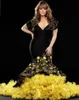 Robes de bal de luxe sirène mexicaine broderie noire et jaune longues robes de soirée formelles volants tribunal train col en V robe d'occasion spéciale pour les femmes