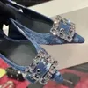 Sommarkristall-utmärkt denim Sandal stor knapp Cleo Rhinestone Dekorativ 6cm kattunge häl klänningskor lyx spänne kvinnor tillbaka remmar kvällskor med