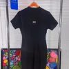 Robe pour femme noire sexy moulante et amincissante robe de créateur élégante et simple été couleur unie lettre imprimée col montant jupe fesses tricotées