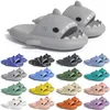 Gratis fraktdesigner Shark Slides Sandal Sandvar Sumpreglage för män Kvinnor Sandaler Slide Pantoufle Mules Mens Womens Slippers Trainers Flip Flops Sandles Color6