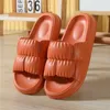 Designer glider män kvinnor tofflor sommar sandal strand glid platt plattform damer badrum hem flip flops randig kausal toffel sovsal non slip skor 03