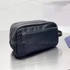 Designer de nylon maquiagem saco cosmético sacos de higiene pessoal de luxo compõem bolsa pequena bolsa de lavagem trave preto sólido para mulher homem 2024