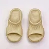Sandales de créateurs Chaussures de grotte décontractées pour hommes Été Couleur unie Mode Sandales à la dérive Instagram Tendance Hommes Anti Slip Plage Pantoufles de vacances