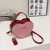 Designer Primavera Nuovo Classico Colorato Borsa da amore portatile Borsa da donna alla moda con lettera popolare a forma di cuore Borsa a tracolla con tracolla Trend 14 colori