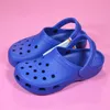 Barnhål sandaler tvärbandet klassiska clog godis färg pojkar flickor strand sandal pool glider tofflor barn plattform glid clogs bayaband småbarn slip-on skjutreglage sko