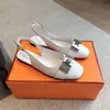 Nuovo Slingback Sandali spessi Suola in pelle Tacco grosso Appartamenti Sandalo Punta quadrata Donna Designer di lusso Abito da sera Scarpe Sandalo Calzature di fabbrica Alta qualità