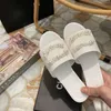 2024 Designer Pantannières de printemps / été sandales multi-styles pour la plage d'été Luxury Cuir Casual Flats Slippers Flip-Flip-flip-flip