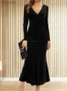 Urban Sexy Dresses Velvet Long Dress Women Elegant Fashion Slim Dresses Sexig Chic V-ringning Wrap Dress Ladies Party Evening Bodycon Fishtail Robes 240223