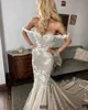 Sexy Berta Off spalla Mermaid Wedding Dresses in pizzo Applique 3D Sweep Trein Abiti da sposa su misura senza schienale Robe De Marie