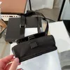 Nya män axel telefonpåsar lyxiga smarttelefonpåse mini storlek designer crossbody väska solid svart nylon purses korthållare 2024